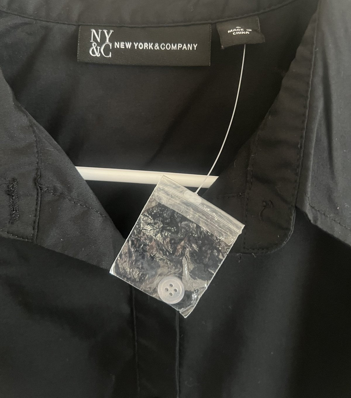 NY&C New York & Company Black White Colorblock Button-Up Shirt Sz S NWT
