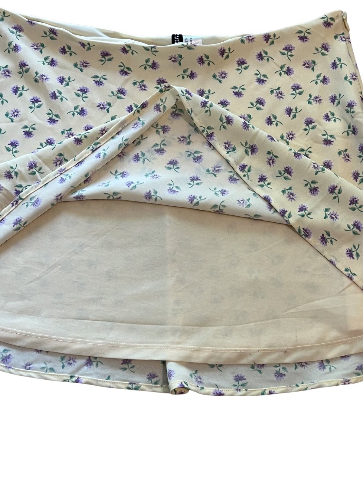 H&M Divided Cream Purple Floral Mini Skirt Size 14