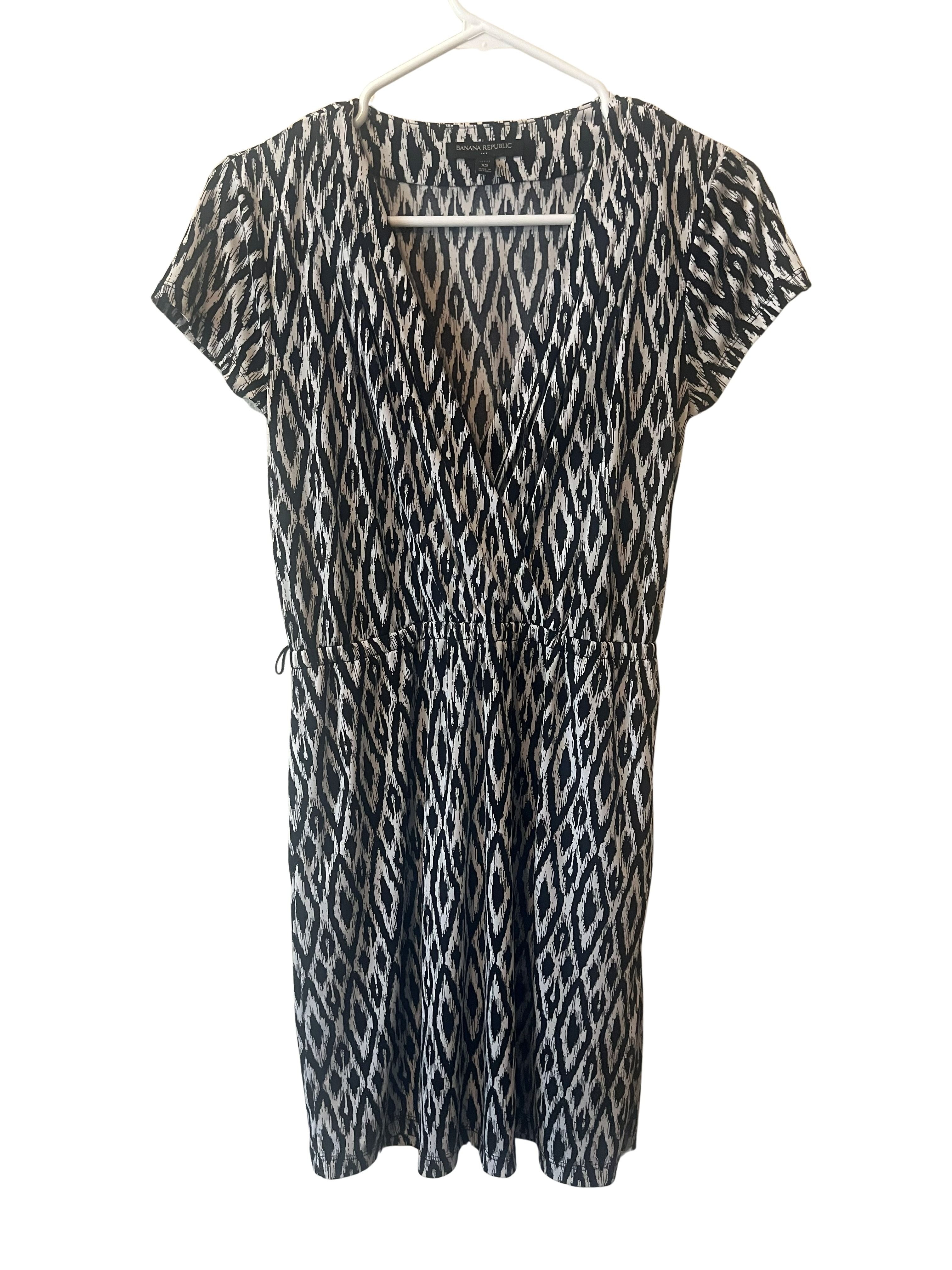 Banana Republic XS Petite Black White Ikat Print Wrap Dress